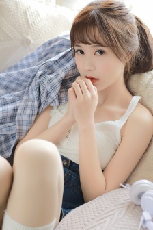 地铁蓝衣女